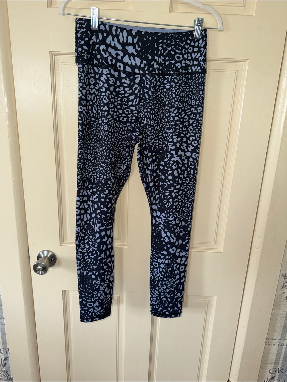 Women's Black and Light Gray Leopard Print Active Leggings